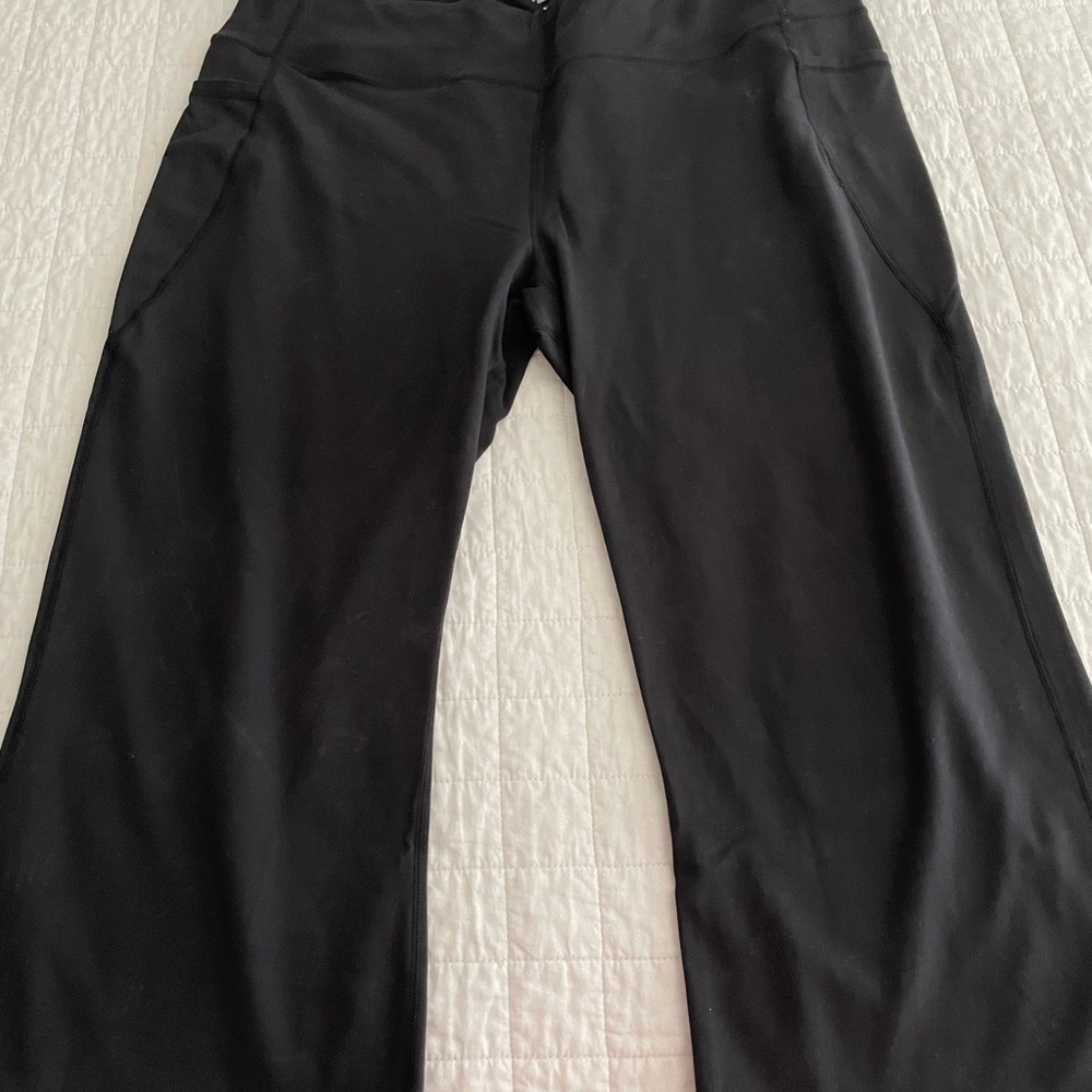 First Way capri athletic pants with pockets.